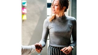 Sich als Frau in einer Führungsposition im männerdominierten Bereich der B2B Technologie zu behaupten, bringt Herausforderungen mit sich. (gemeinfrei)