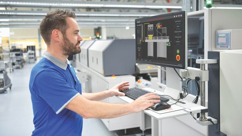 Industrial Edge-Software und -Lösungen helfen, Probleme dort zu analysieren und zu lösen, wo sie auftreten – direkt an der Maschine.(Bild:  Emerson)