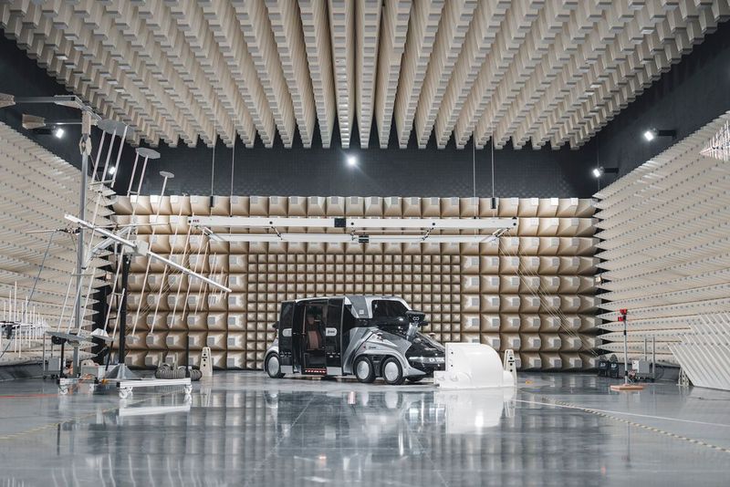 Das neue EMV-Zentrum der EDAG Group öffnete Anfang Juli seine Tore.(Bild:  EDAG)