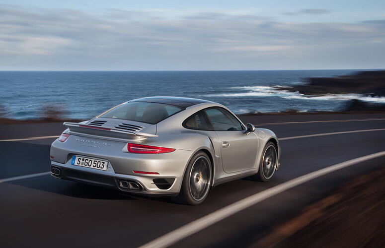 Die Preisliste für den 911 Turbo beginnt bei 162.055 Euro. (Foto: Porsche)