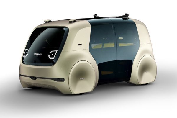 Leichte Keilform und schräge Front mit interaktiven LED-Matrix-Scheinwerfern. Frontscheibe und Frontmaske sind zu einem Element zusammengefasst. (Volkswagen)