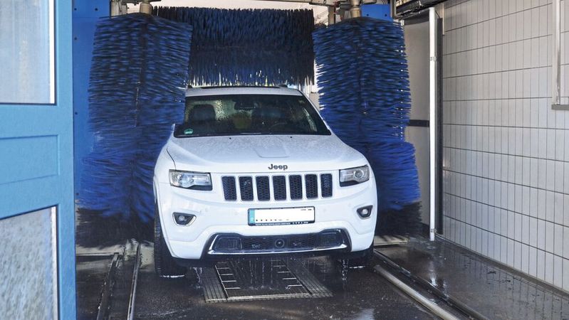In der Waschanlage kann einiges passieren, auch wenn nichts passieren sollte.(Bild:  SPX)