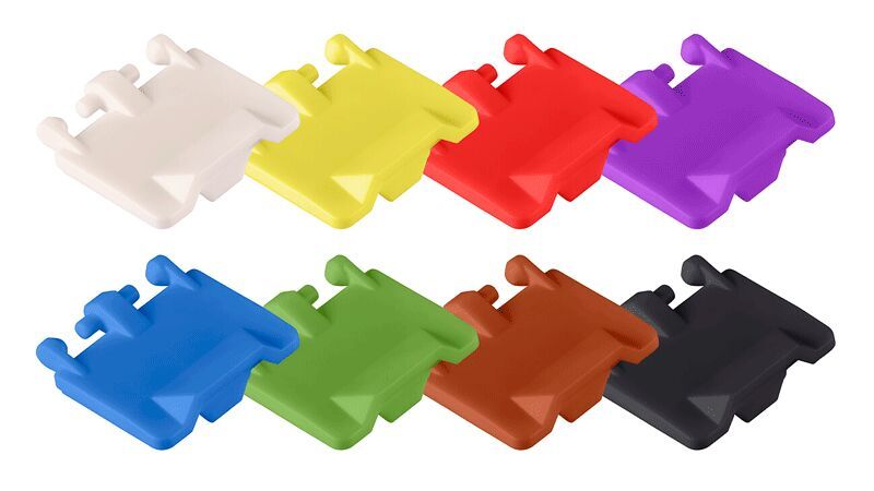 Die Staubschutzklappen sind optional in verschiedenen Farben erhältlich, was eine Farbkodierung auf Modulebene erlaubt. (Bild: R&M (Reichle & De-Massari AG))