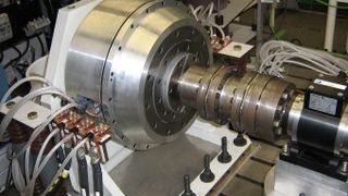 Noch wird der LEANTEC-Motor auf einem Versuchsstand getestet, doch schon bald soll er in der Praxis zum Einsatz kommen.  (Bild: BITSz engineering)