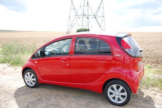 Der Peugeot Ion läuft ausschließlich mit Strom. Die theoretische Reichweite beträgt 150 Kilometer. (Archiv: Vogel Business Media)