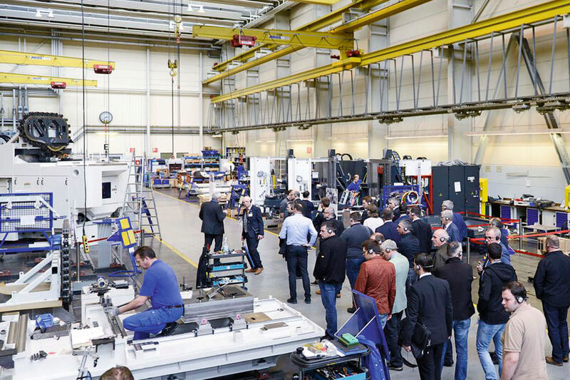 Werksführungen bei Heller Werktagen vom 15. bis 17. März 2017: zahlreiche Fachbesucher interessierten sich nicht nur für die Live-Demonstrationen sondern auch für die Produktion der Heller-Maschinen. (Heller)