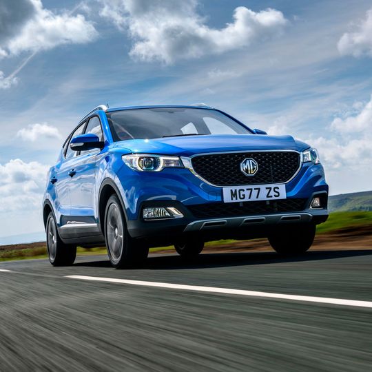 Auf der Automesse im chinesischen Guangzhou präsentierte MG kürzlich die elektrifizierte Version des Kompakt-SUV ZS (Bild), der im kommenden Jahr in China angeboten werden soll.(Bild:  MG/ Dean Smith)