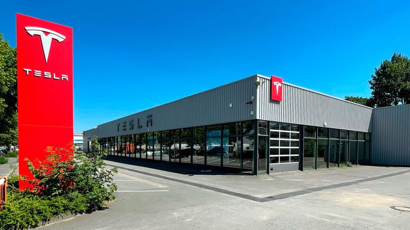 Ein enttäuschter Bewerber verschickte unter anderem Schweineaugen an verschiedene Tesla-Niederlassungen.(Bild:  Tesla)