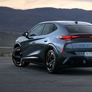 Zur Extravaganz gehören die beleuchteten Cupra-Logos auf der Heckklappe (inklusive der allgemein besonderen Lichtgrafik) …(Bild:  Seat)