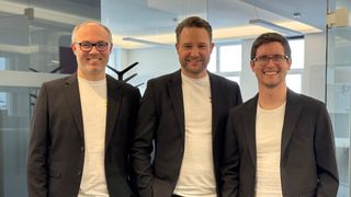 Mit frischer Führung in die Zukunft: Gründer Dietmar Waizenauer (Mitte) Andreas Wurm (links) und Simon Ransmayr (rechts). (Bild: Nexus)