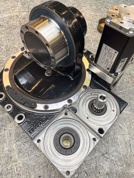 Eine der Herausforderungen bei der Getriebeauslegung war, dass der Motor vertikal eingebaut werden sollte und der Platz für das Getriebe somit begrenzt war. (Bild: SPN)