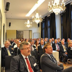 Das Publikum beim Jahresempfang des Industrieverbands Spectaris erwartet die Vorträge der Redner aus Kreisen der Spectaris-Mitglieder.