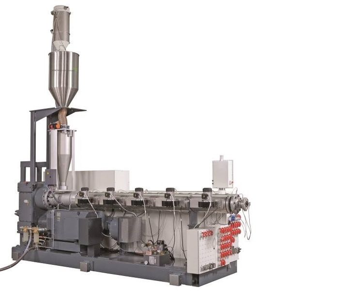 Der südkoreanische Rohrherstellers Hyundai Pipe Co., Ltd. (Hyundai Pipe) aus Sang Ju City erweitert seine Möglichkeiten jetzt mit einer Extrusionslinie von Battenfeld-Cincinnati für die Herstellung von Polyolefin-Rohren mit einem Maximaldurchmesser von 2,6 m, wie es heißt. (Bild: Battenfeld-Cincinnati)