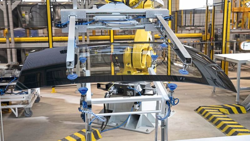 Die neue Produktionslinie für Hightech-Glas im Webasto-Werk Grevenmacher ging am 21. September offiziell in Betrieb.(Bild:  Webasto)