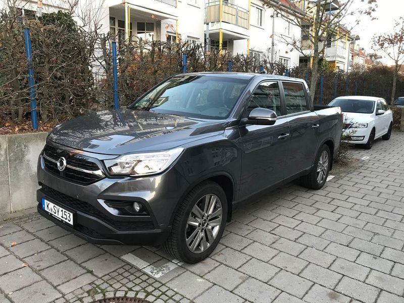… Smart-Key-System mit automatischer Fahrzeugverriegelung und fernbedienbaren Fensterhebern. (Michel / »kfz-betrieb«)