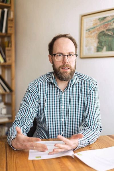 Benedikt Kauertz, Themenleiter „Umweltbewertung von Verpackungen“ am ifeu-Institut: „Ein Anteil von recyceltem PET-Material von 50 Prozent in neuen PET-Flaschen sollte keine Ausnahme bleiben, sondern Standard werden.“ (ifeu)