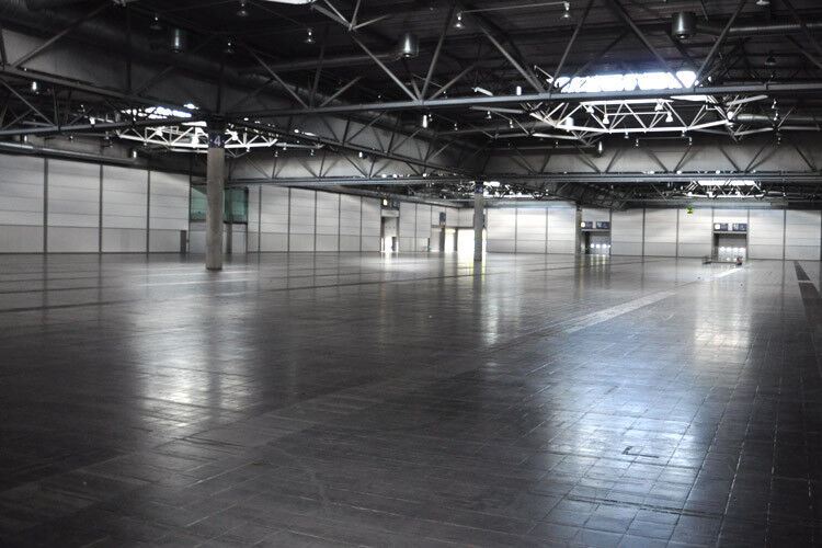 Leerstand: Halle 5 war komplett geschlossen, Halle 4 (Amitec) nur bestenfalls zur Hälfte besetzt. (Foto: Grimm)