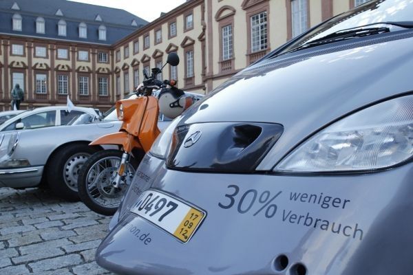 Bertha Benz Challenge 2012, 1. Tag: Ankunft der Teilnehmer am Mannheimer Schloss (Bild: Ulrich Steinlechner)
