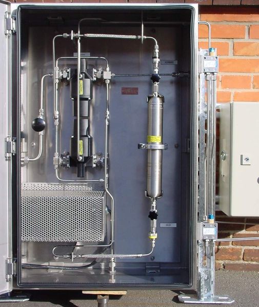 Probenahmesystem mit Probenahmezylinder für Gase oder Flüssiggase (LPG), Halbautomat  (Bild: Fritz Barthel)