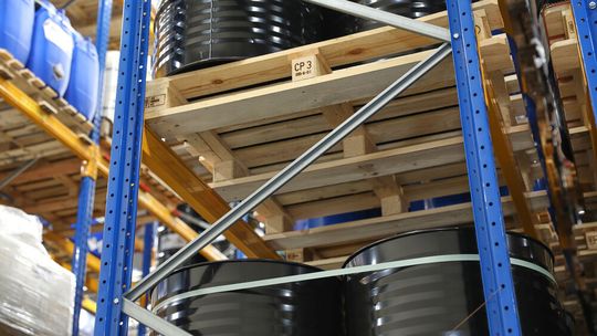 Ab dem nächsten Jahr stellt BASF seine Chemiepaletten (hier die CP3 im Einsatz) komplett auf Epal-zertifizierte Ladungsträger um.(Bild:  jjplaten)