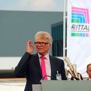 Laut Dr.-Ing. e.h. Friedhelm Loh soll das Werk in Haiger für Modernisierungen an anderen Produktionsstandorten in der Welt Vorreiter und beispielgebend sein.