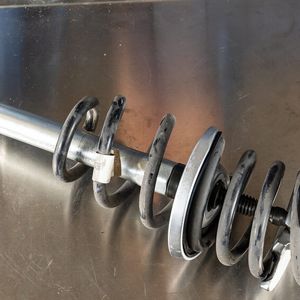 Die Spannweite des Spanners beträgt 120 mm. Das sechsteilige Set enthält verschieden große Spannplatten.(Bild:  Hazet)