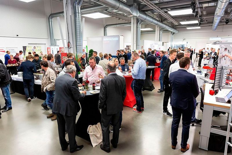 Auf einer Fachmesse mit rund 45 Ausstellern konnten sich die Teilnehmer Anregungen holen und neue Produkte kennenlernen. (Stefan Bausewein)