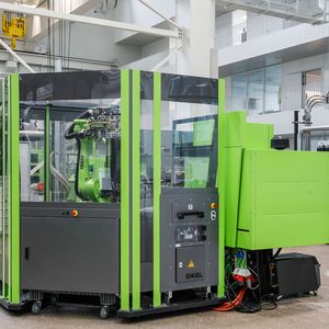 With robot systems, the production of thermoplastic drone rotor blades at Engel becomes even more economical.(Source:  Engel)