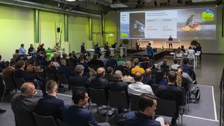 Am 1. März 2023 findet der Deutsche Remarkting Kongress 2023 in Würzburg statt. Das Branchenevent bringt die relevanten Themen für die Gebrauchtwagenbranche auf den Punkt und wartet mit besonderen Extras auf: einer Batterie-Teststrecke und aktivem Gebrauchtwagenzukauf. (Bild: Stefan Bausewein)