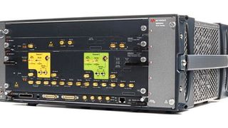 Mit dem Bitfehlerratentester Keysight M9505A lassen sich bereits heute 800G-Ethernet-Verbindungen testen. (Keysight)