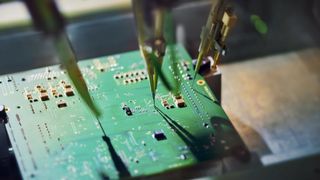 Variosystems launcht KI-Plattform: Variosystems sichert mit maßgeschneiderten Prüfstrategien und topmodernen automatischen Testsystemen die Qualität der Produkte. (Bild: Variosystems)