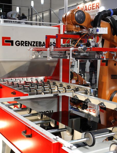 Durch höhere Durchsätze sinken die Produktionskosten. Grenzebach hat viele Automationssysteme im Angebot.  (Bild: Amonix)