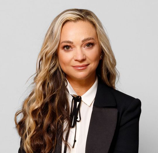 Elena Simon ist Geschäftsführerin der 2021 gegründeten Gcore GmbH mit Sitz in Wedemark. Die diplomierte Wirtschaftsinformatikerin (Technische Universität Braunschweig) ist seit 2013 beim europäischen Cloud- und Edge-Provider tätig. Davor hatte sie bei der in Luxemburg ansässigen Muttergesellschaft G-Core Labs S.A. den Bereich Business Development geleitet. Zu Beginn der beruflichen Laufbahn war sie mit ähnlichen Aufgaben bei der Wargaming Interactive GmbH in Wien sowie bei der Braunschweiger BBC Business Communication company GmbH betraut.(Bild:  Gcore GmbH)