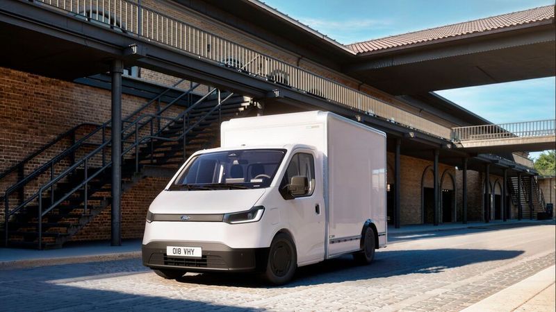 Unter anderem lässt sich der Transit City mit einem Kofferaufbau kombinieren. (Bild: Ford Pro)