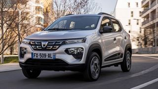 In Frankreich startet der Dacia Spring am 20. März. Die Basisversion kostet dort rund 17.000 Euro. (Bild: Dacia)