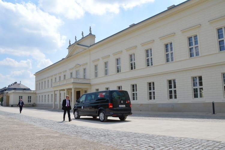 Der Volkswagen- und Audi-Partnerverband hatte zur Feier seines 50-jährigen Bestehens in das Schloss Herrenhausen in Hannover geladen. (Foto: Achter)