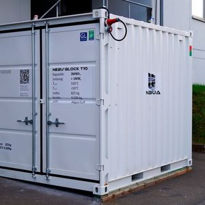 Per LKW zum Verbraucher: Bei der mobilen Ausführung ist das Speichermaterial in Standardcontaintern untergebracht.