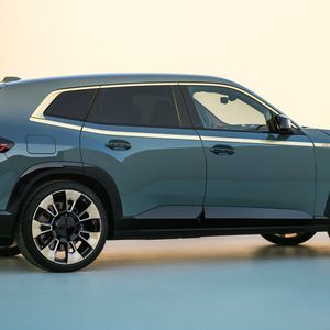 Der BMW XM ist etwa fünf Meter lang. (Bild:  BMW)