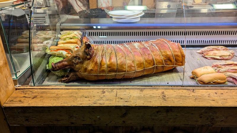 Eine arme Sau im wahrsten Sinne des Wortes. (Bild: Dominsky)