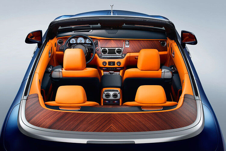 Die Abdeckung für den Verdeckkasten erinnert an den edlen Boden einer Yacht. (Foto: Rolls Royce)