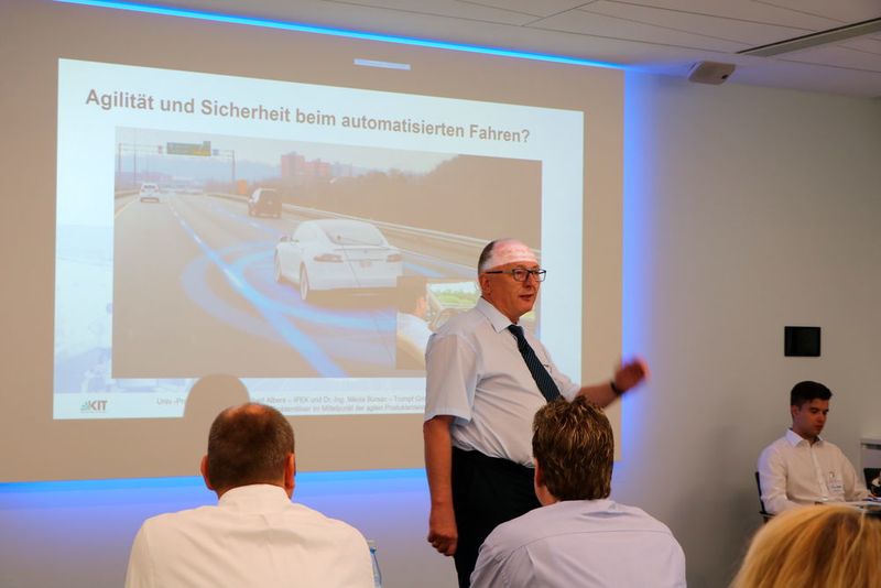 Den Keynote-Vortrag von Prof. Albert Albers (Bild) des KIT und Dr.-Ing. Nikola Bursac von Trumpf beleuchtete die Rolle des Systemkonstrukteurs als Problemlöser im Mittelpunkt der agilen Produktentwicklung. (J. Pfeiffer/konstruktionspraxis)