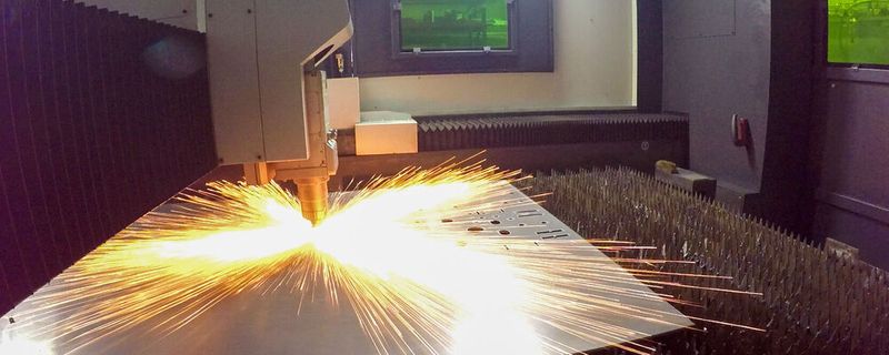 Mit einer Laserleistung von 6 Kilowatt sorgt sie für höchste Präzision und ermöglicht exakte Zuschnitte von Stahl bis 25 Millimeter sowie von Edelstahl und Aluminium bis 15 Millimeter Materialstärke.(Bild:  Microstep)