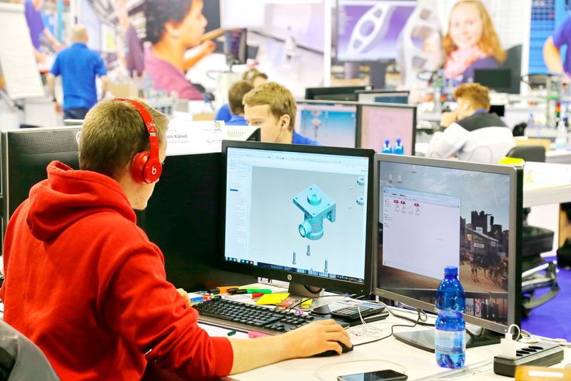 Schweizer Meister 2016 gesucht: Intensive Wettkämpfe auf der Prodex in den Disziplinen Konstrukteur, Elektroniker und Automatiker. (Anne Richter)