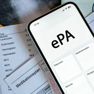 Die elektronische Patientenakte sammelt sämtliche medizinischen Daten des jeweiligen Versicherten und stellt diese bedarfsgerecht den Behandelnden zur Verfügung. (Bild: © Andrea Gaitanides - stock.adobe.com)