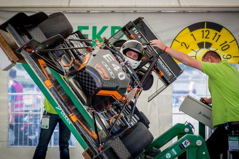 Bereits seit 10 Jahren kämpfen Studententeams aus aller Welt am Hockenheimring bei Formula Student Germany mit ihren selbstkonstruierten Rennboliden um den Sieg. (Formula Student Germany/ Bergan)