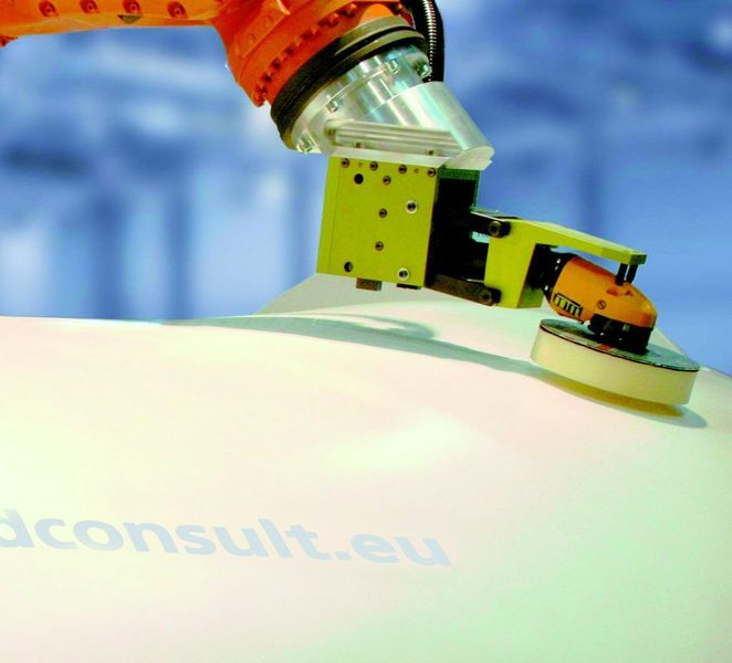 Bild 2: Die mühsame Arbeit des Polierens der Rotorblätter sollen künftig Roboter übernehmen. (Archiv: Vogel Business Media)