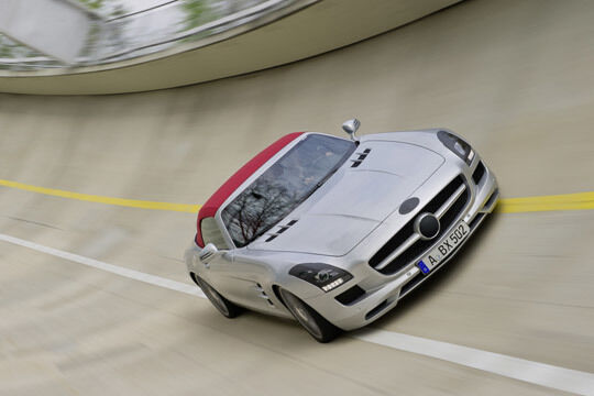 Mercedes schiebt dem aktuellen SLS einen Roadster nach. Zum offenen Vergnügen gibt es zudem neue Extras.  (Archiv: Vogel Business Media)