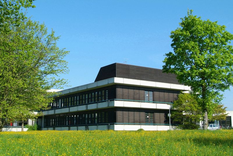 2022 – Platz 6: TU München Note: 1,9 Den sechsten Platz im Ranking bekommt die Technische Universität München – ebenfalls mit einer Gesamtnote 1,9, aber dafür mit der Maximalbewertung im Bereich „Vermittlung fachwissenschaftlicher Kompetenzen“ (10 von 10 Punkte).      Aus der Forschung: Wissenschaftler der TU München haben gezeigt:Mit Pollenflug steigt auch Covid-19-Risiko   Ebenfalls interessant: Top 10 der besten Universitäten für Biologie und Biowissenschaften.  (Uli Benz / TU Muenchen)