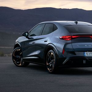 Zur Extravaganz gehören die beleuchteten Cupra-Logos auf der Heckklappe (inklusive der allgemein besonderen Lichtgrafik) …(Bild:  Seat)