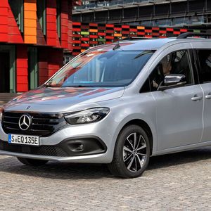 Der EQT wird mit einem 90 kW/122 PS starken E-Antrieb samt 45-kWh-Batterie ausgeliefert, zum Einstiegspreis von 49.000 Euro.(Bild:  ©Mercedes-Benz AG)